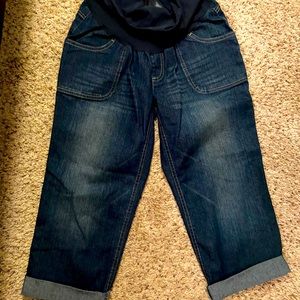 Over the belly maternity capris